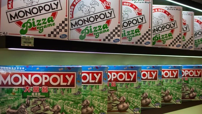Monopoly adalah salah satu permainan nostalgia yang hampir dimainkan oleh tiap keluarga di dunia. Tapi, bagaimana menurutmu, Monopoly seru atau tidak? Foto: (monopolydreams.com)